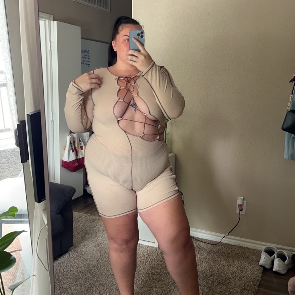 Plus size tan ribbed romper🫶🏻